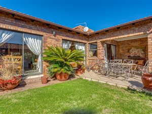 3 Bed House in Honeydew Manor