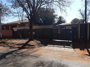 3 Bed House in Roodepoort North