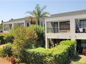 3 Bedroom Apartment in Marais Steyn Park