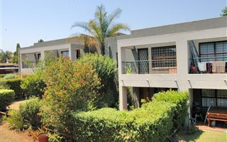 3 Bedroom Apartment in Marais Steyn Park