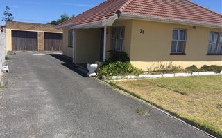 3 Bedroom House in Lotus River