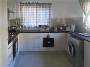 2 Bed Townhouse in Waterfall