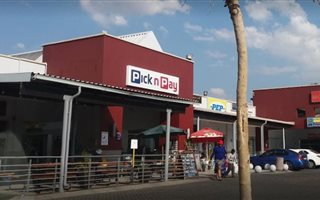 128 m² Commercial space in The Reeds