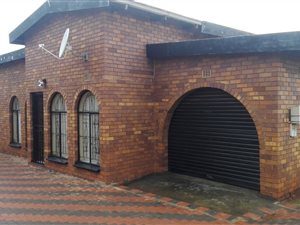 3 Bed House in Vosloorus South