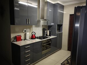 3 Bed House in Halfway House