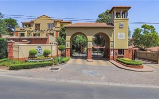 2 Bedroom Simplex in Douglasdale