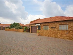 2 Bed Townhouse in Robin Park