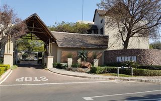 2 Bedroom Apartment in Pineslopes