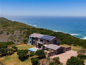 3.7 ha Smallholding in Wilderness