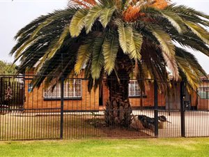 2 Bed House in Troyeville