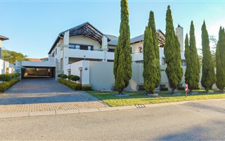 6 Bedroom House in Carlswald North Estate