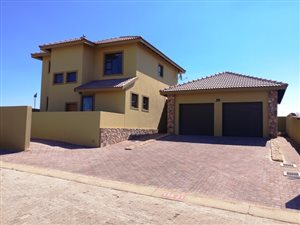 3 Bedroom House in Aqua Vista