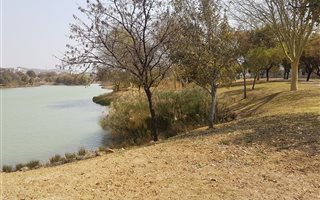 914 m² Land available in Six Fountains Estate