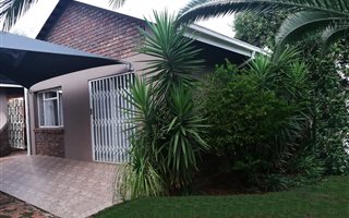 4 Bedroom House in Dennesig