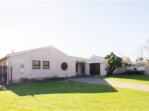 4 Bed House in Die Bos