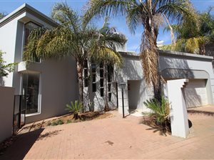3 Bed House in Silver Lakes Golf Estate