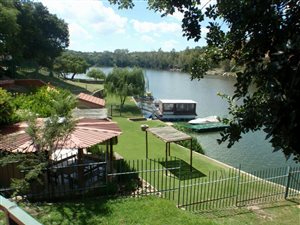 Commercial space in Parys