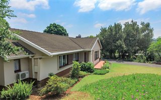 3 Bedroom House in Hayfields