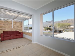 2 Bed Apartment in Gordons Bay Central
