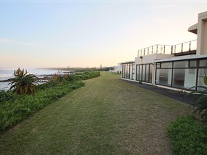 5 Bed Townhouse in Gonubie