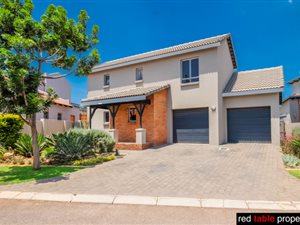 3 Bedroom House in Olympus AH