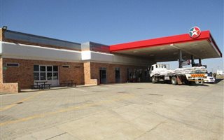 1335 m² Commercial space in Theunissen