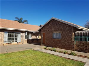 3 Bed House in Royldene