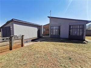 3 Bed House in Roosheuwel