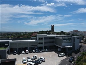 99 m² Retail Space in Sunningdale