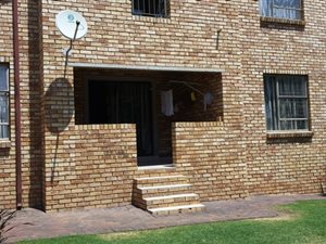 3 Bed Townhouse in Roodekrans
