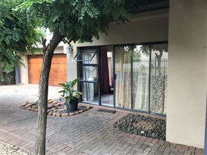 696 m² Commercial space in Groenkol