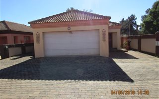 3 Bedroom Townhouse in New State Area