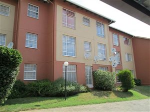 3 Bed Apartment in Weltevreden Park
