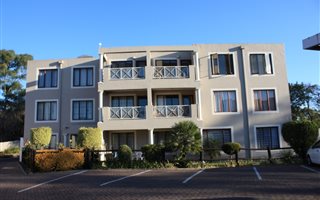 2 Bedroom Flat in Riepen Park