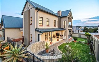 4 Bedroom House in The Hills
