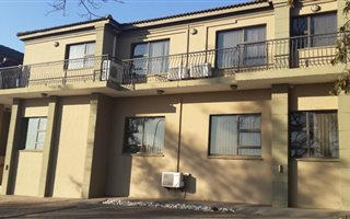 650 m² Office Space in Clubview