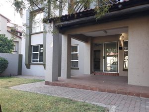 3 Bed Apartment in Miravaal