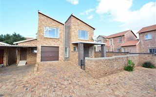4 Bedroom Townhouse in Willowbrook