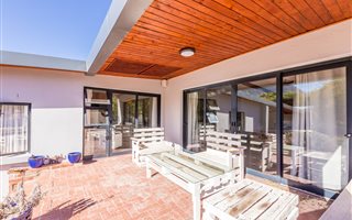 5 Bedroom House in Hout Bay and surrounds