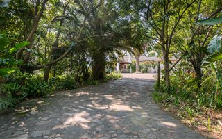 6 Bedroom House in Denver Park
