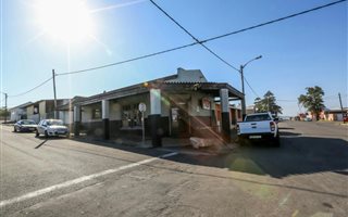300 m² Commercial space in West Bank