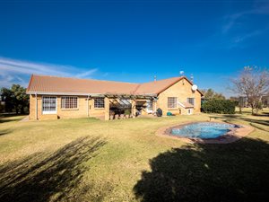 4 Bed House in Grootfontein Estate