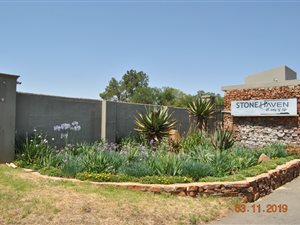8 Bed House in Lanseria and surrounds