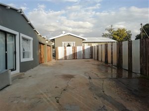 4 Bedroom House in Bergsig