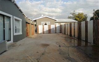 4 Bedroom House in Bergsig