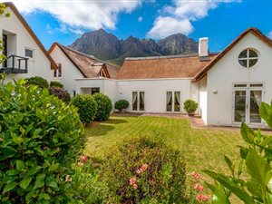 4 Bed House in Erinvale Estate