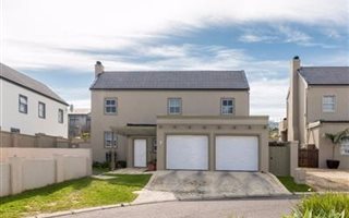 3 Bedroom Townhouse in Dennegeur