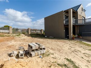 211 m² Land available in Hartenbos Heuwels