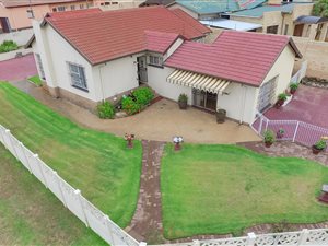 3 Bedroom House in Roodepoort West