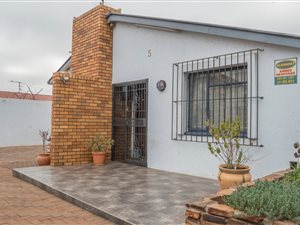 5 Bed House in Lenasia